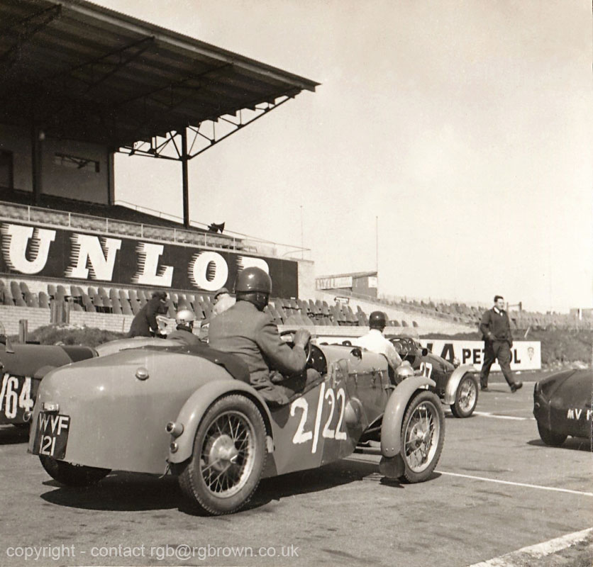 3500 1958-00 pre dvw-Bob Thrower Brands Hatch WVF 121